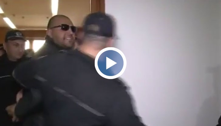 Гринго: Бият ме вътре, утрпаха ме от бой