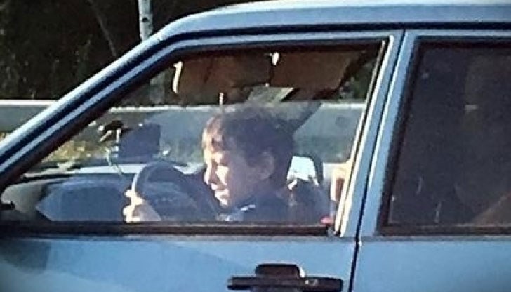 Кадрите с невръстния шофьор бързо плъзнаха из социалните мрежи и предизвикаха вълна от негодувание