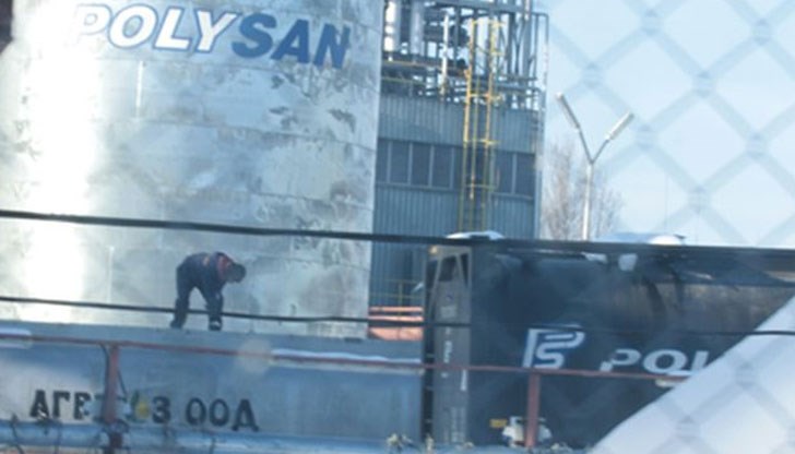 Снимки показват как цистерни на Марешки зареждат от русенската фирма, въпреки че той отрече категорично това