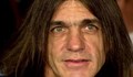 Почина китаристът на AC/DC Малкълм Йънг