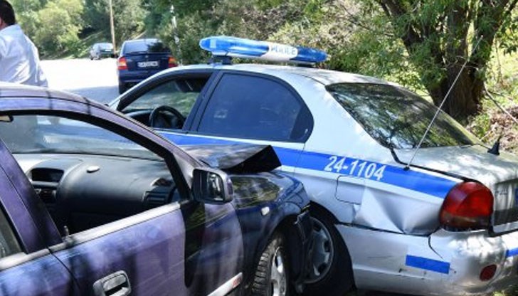 Двама полицаи от Велико Търново са ранени / Снимката е илюстративна