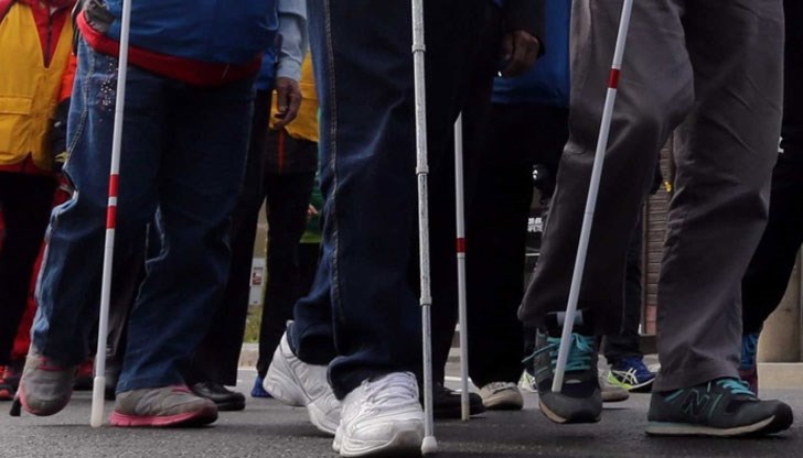 Проблемите са много сериозни и тежки, а слепите хора са може би най-бедните в обществото