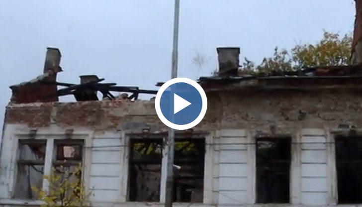 Очевидка: Цялата къща се разтресе, чу се тътен, целият тротоар бе залят с отломки
