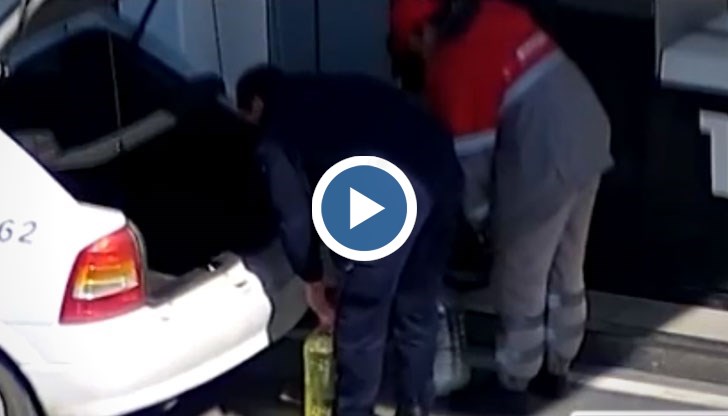 Четирима униформени бяха арестувани вчера в Павликени за кражба на бензин, предназначен за служебните им автомобили