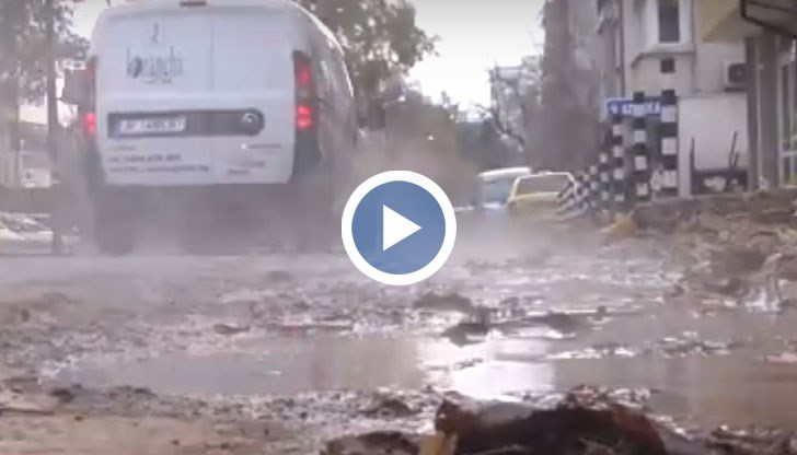 Топла вода бликна на улица "Солун"