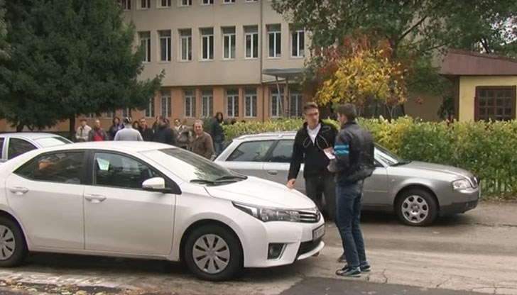 Инцидентът стана пред гимназията по европейски езици, а шофьорът избяга