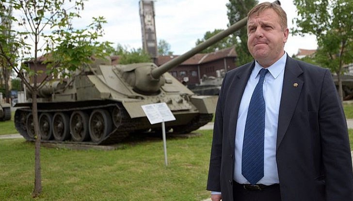 Не че в българските младежи липсва патриотизъм, но кой млад човек ще започне работа в армията Не че в българските младежи липсва патриотизъм, но кой млад човек ще започне работа в армията