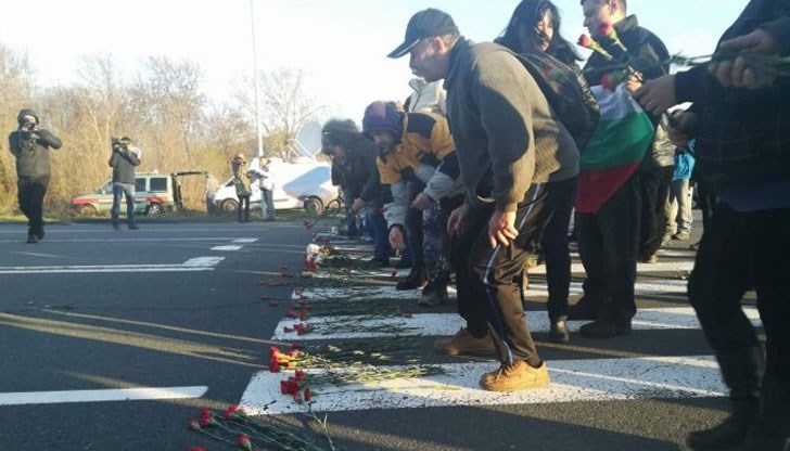 На кръстовището вече има денонощно осветление и е поставена шумяща маркировка На кръстовището вече има денонощно осветление и е поставена шумяща маркировка