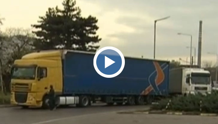 Шофьори чакат по 9 часа на границата