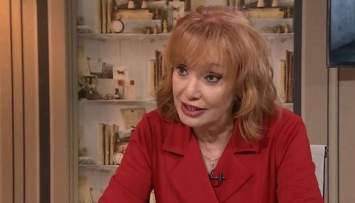 Комуникационното трасе е замърсено, заради дама, която идва от Империята на ГЕРБ Комуникационното трасе е замърсено, заради дама, която идва от Империята на ГЕРБ