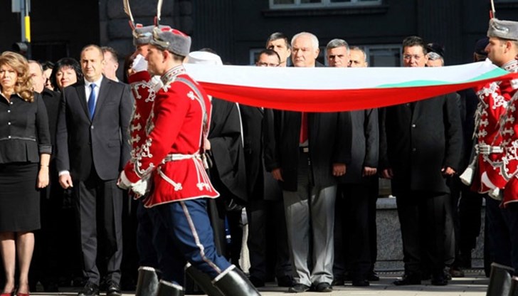 В Деня на народните будители почитаме възрожденците, строителите на съвременна България и днешните българи, които със словото, знанието, изкуството и дързостта си отстояват българщината и бунят духовете