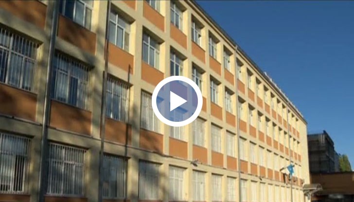 В цялата страна протича преглед на училищната инфраструктурата, за да се установи къде и какви промени са необходими, за да започнат учениците да учат на едносменен режим