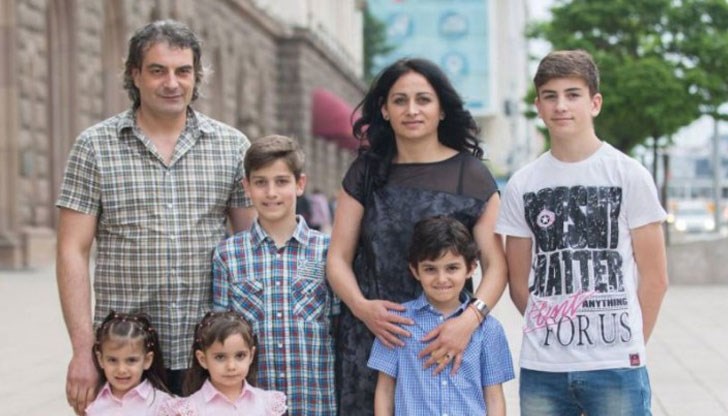 Майката на 5 деца не е успя да се пребори с тежкото си заболяване Майката на 5 деца не е успя да се пребори с тежкото си заболяване