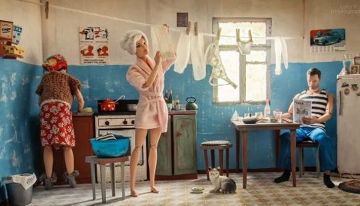 Това просто е фантазия шедьовър за това какво би било съветското битие на Барби и половинката й Кен