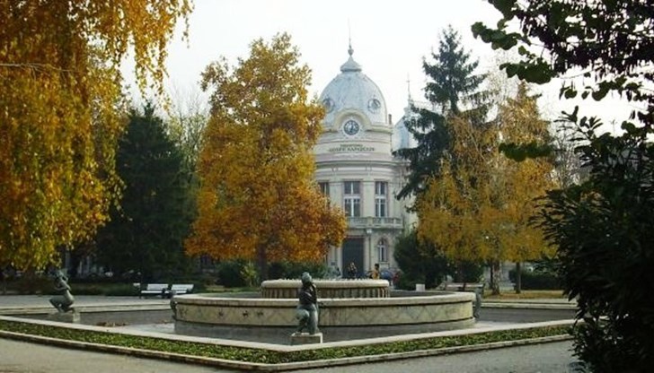 Парламентарната библиотека е едно от най-старите звена в структурата на Народното събрание
