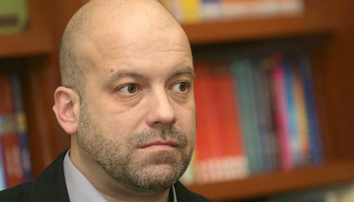 Щото какъв е смисълът прости хора да почитат мъдри покойници? Щото какъв е смисълът прости хора да почитат мъдри покойници?