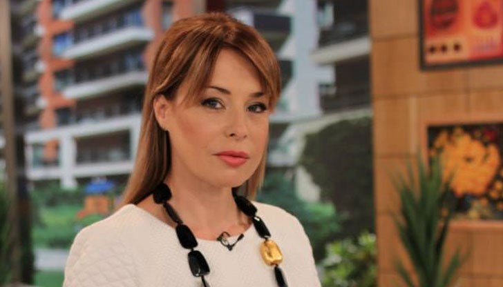 Повод за това станаха обвиненията на Добрева, че спешните медици са "нечовеци"