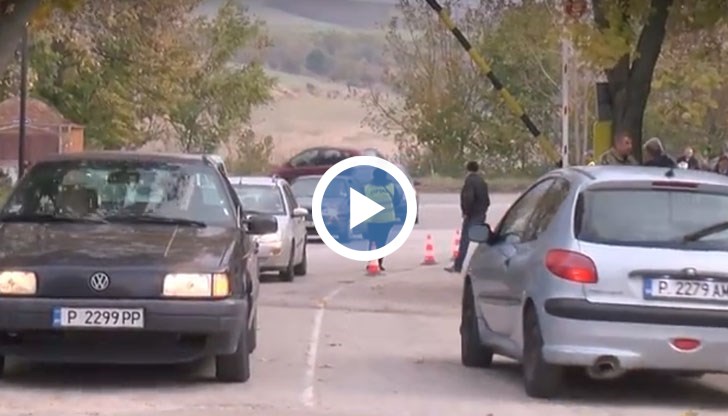 Много хора обаче недоволстваха, защото трябваше да използват и без това липсващия градския транспорт, за да стигнат до гробищата