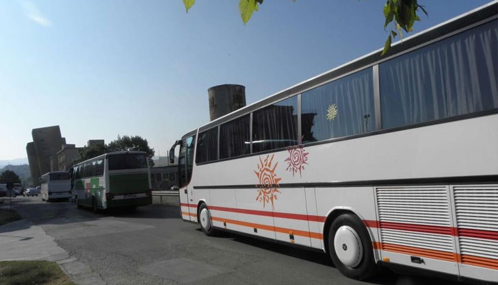 Ние сме абсолютно и "за" поставянето на колани в автобусите, но транспортният сектор е лишен от всякакъв вид финансиране в последните години