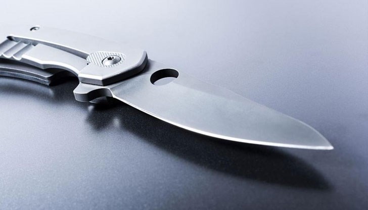 Мъжът, чието тяло вече започнало да се разлага, бил със забит нож в гърдите си Мъжът, чието тяло вече започнало да се разлага, бил със забит нож в гърдите си