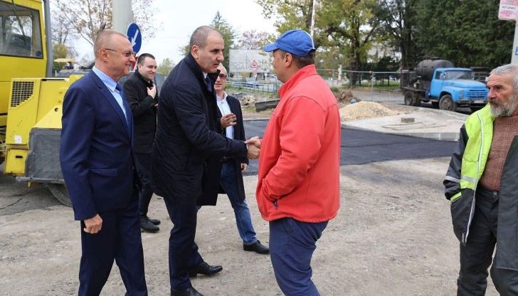 Заместник–кметът на Русе показа на Цветанов и русенски блокове, които се санират