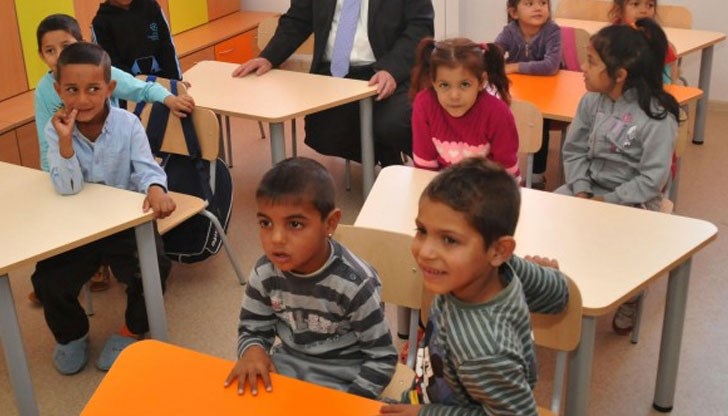 Просветното министерство написа нови учебни програми за изучаване на майчин език в училище - турски, арменски, ромски и иврит