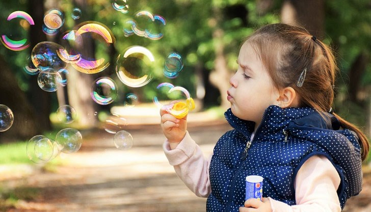 Парламентът увеличи детските надбавки с окончателното гласуване на държавния бюджет за 2018 г.