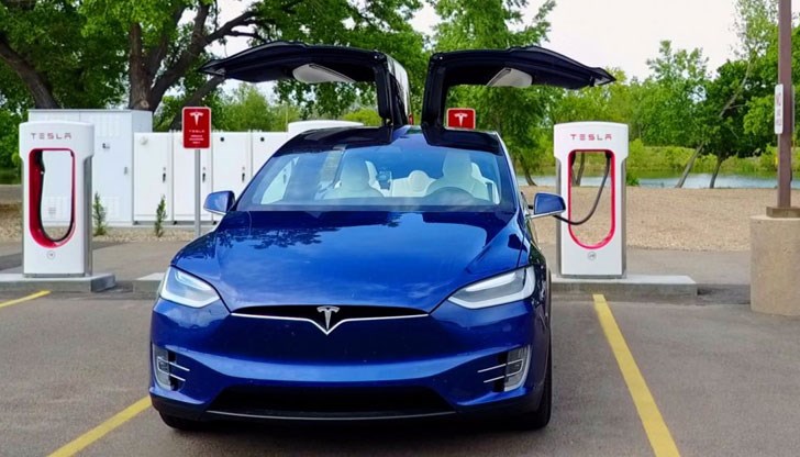 Общият брой коли от фабриката на Илън Мъск е 60 Общият брой коли от фабриката на Илън Мъск е 60