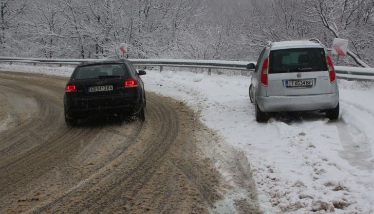 Задължително е преминаването с вериги през проходите „Пампорово“ и „Превала“ Задължително е преминаването с вериги през проходите „Пампорово“ и „Превала“