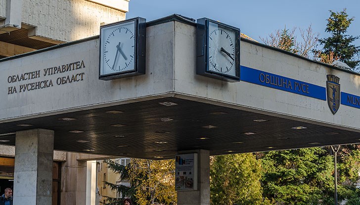 Двата часовника на Община Русе имат разлика от 1 час и 15 минути