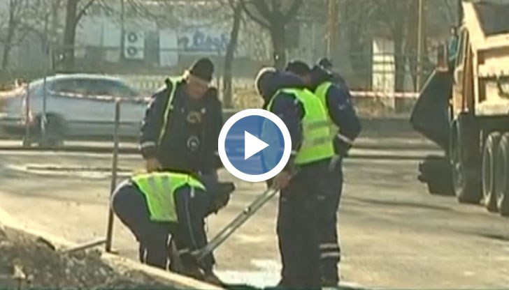 Планираният за тази есен ремонт обаче се отлага, защото са решили, че през април времето било по-благоприятно за работа!