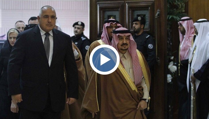 Премиерът танцува традиционен танц на Саудитска Арабия