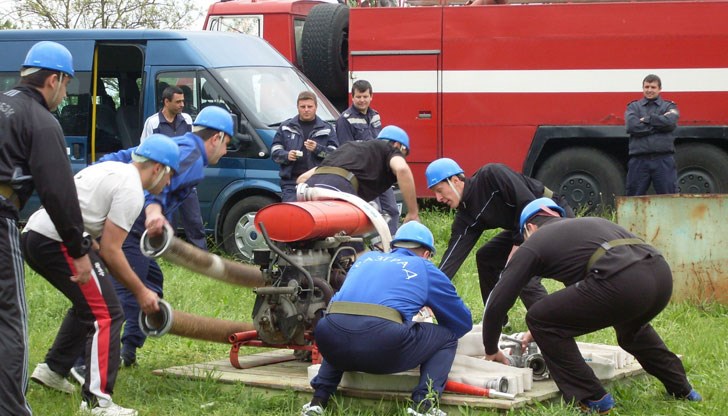 6 отбора огнеборци ще се състезават в спасяване на пострадали при пътни инциденти / Снимката е илюстративна 6 отбора огнеборци ще се състезават в спасяване на пострадали при пътни инциденти / Снимката е илюстративна