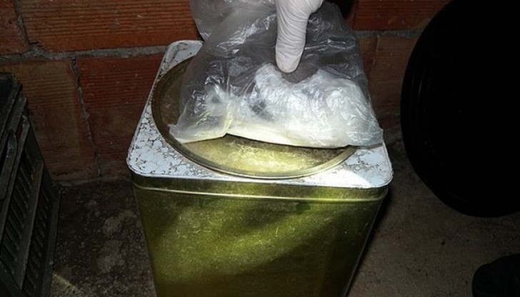 Мъж и жена са задържани в Ловеч при операция