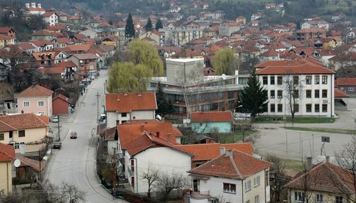 Медиците отишли да проведат една хуманитарна акция – безплатни медицински прегледи на българското население в град Босилеград