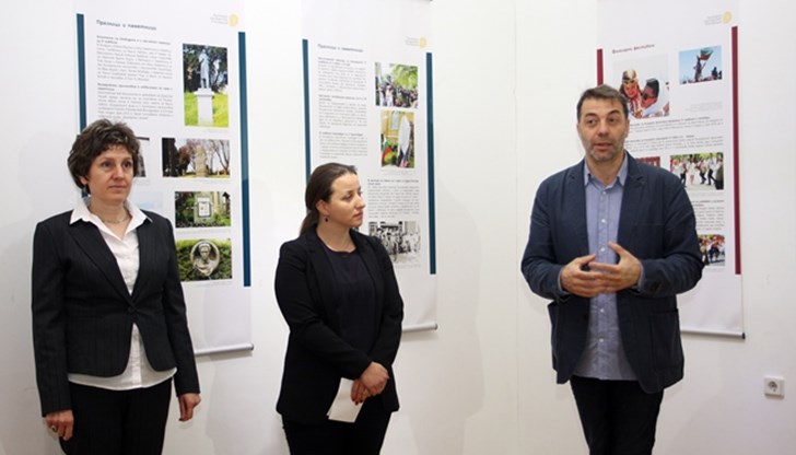 В изложбата, чрез снимки и предмети, е представена дейността на основаните и поддържани от българските емигранти в Европа и САЩ организации