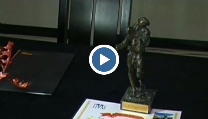 Заради бързата реакция и професионализма си, лекарите от русенската инспекция получиха статуетка на Орфей от своите колеги