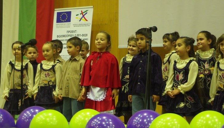 Повече от 250 деца от русенски детски градини, много гости, родители и близки бяха част от празника
