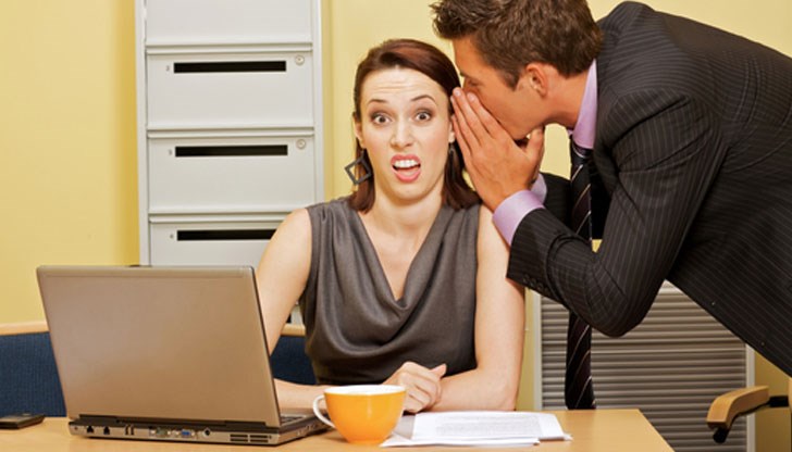 Не гледайте събеседника си