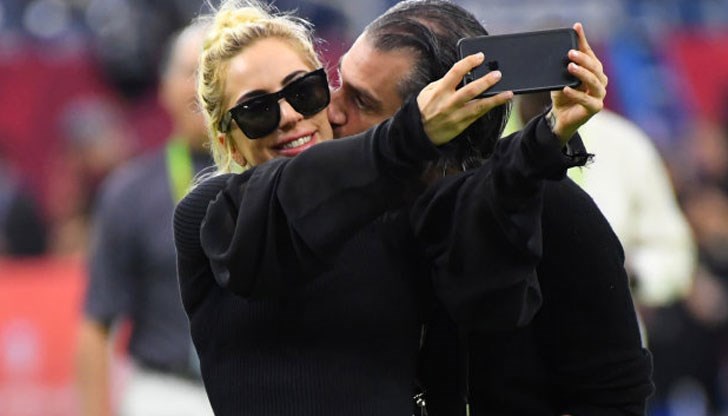 Според непотвърдена информация Лейди Гага и Кристиан Карино са се сгодили през лятото