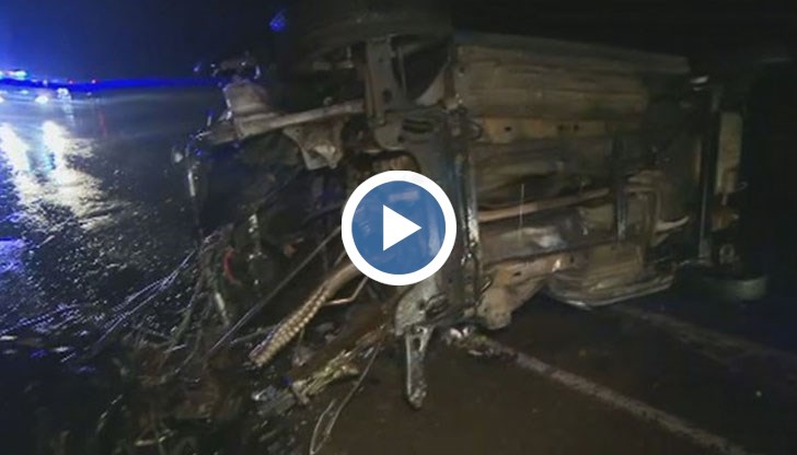 Четирима души са били ранени при сблъсъка на два автомобила