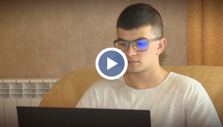 16-годишното момче е автор на 4-ри книги, но е на път да остане без слух