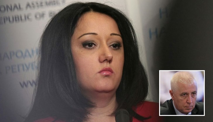 Проф. Николай Петров подаде оставка като здравен министър, след като проверка показа, че е възлагал обществени поръчки на партньора на дъщеря си Проф. Николай Петров подаде оставка като здравен министър, след като проверка показа, че е възлагал обществени поръчки на партньора на дъщеря си