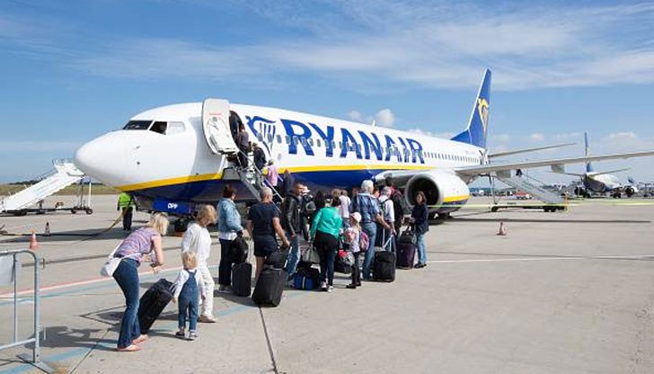 Новата багажна политика на най-големия нискобюджетен превозвач трябваше да влезе от днес в сила, но я отложиха за 15 януари 2018 г. Новата багажна политика на най-големия нискобюджетен превозвач трябваше да влезе от днес в сила, но я отложиха за 15 януари 2018 г.