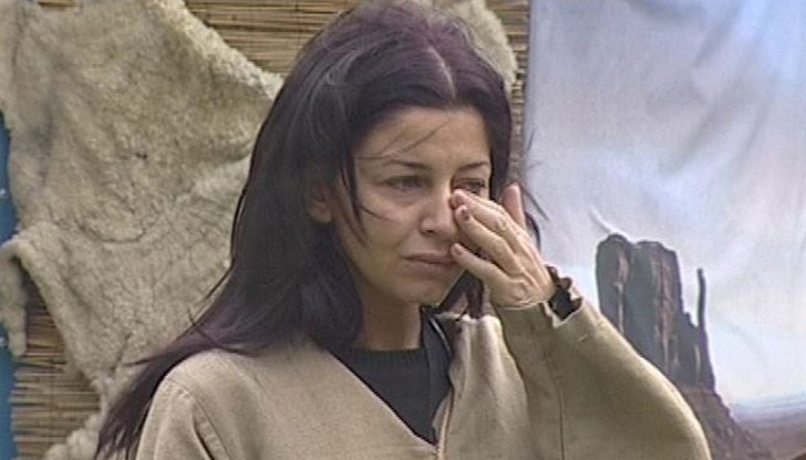 Чалга певицата е събрала парцалите си от Нова хан вчера сутринта Чалга певицата е събрала парцалите си от Нова хан вчера сутринта