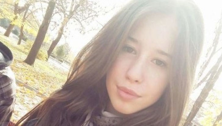 16-годишната ученичка страда от малка, но вече е належащо да бъде оперирана,а за целта трябват 40 000 лева