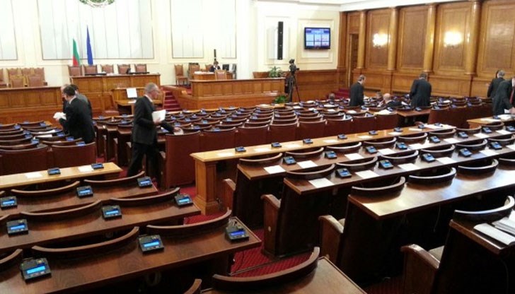 В началото на октомври 7 депутати от всички партии трябвало да посетят Молдова и да се срещнат с българи там