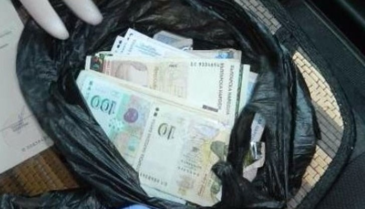 Измамниците държали жената 4 часа на телефона, докато я омотоват в мрежите си Измамниците държали жената 4 часа на телефона, докато я омотоват в мрежите си