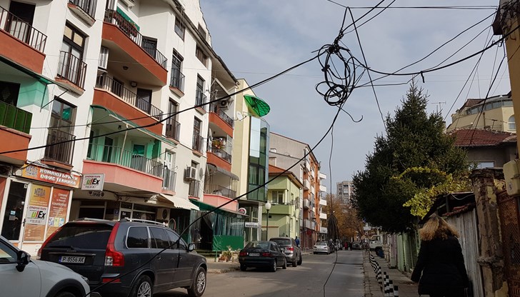 Движението по улица "Хан Аспарух" е затворено в момента