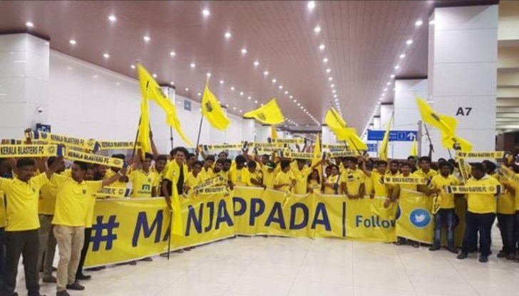 В 3 през нощта той се появи, а летището в Кочи бе огласено от скандирания "Берба"